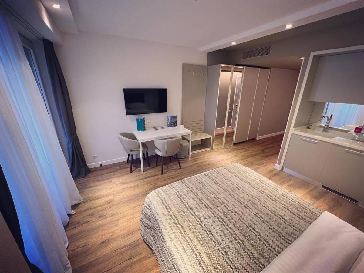 Gq Apartments On First Line Batumi Exterior photo
